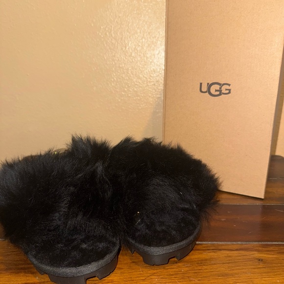UGG Black Fluffy Slides - Picture 1 of 4